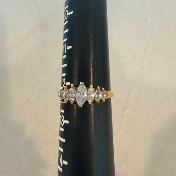 Elegant Gold and Cz Women's Ring - Picture 3 of 8